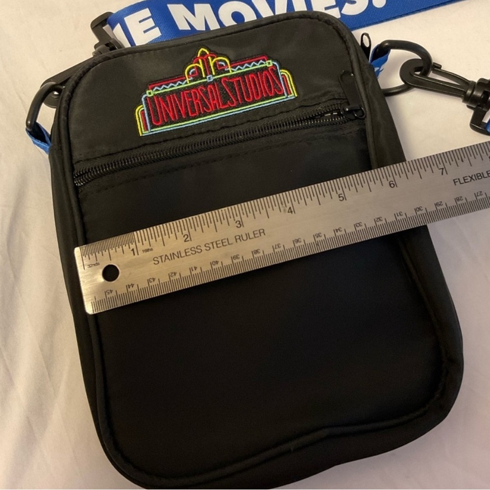 Universal studio vintage crossbody bag purse - Picture 3 of 7
